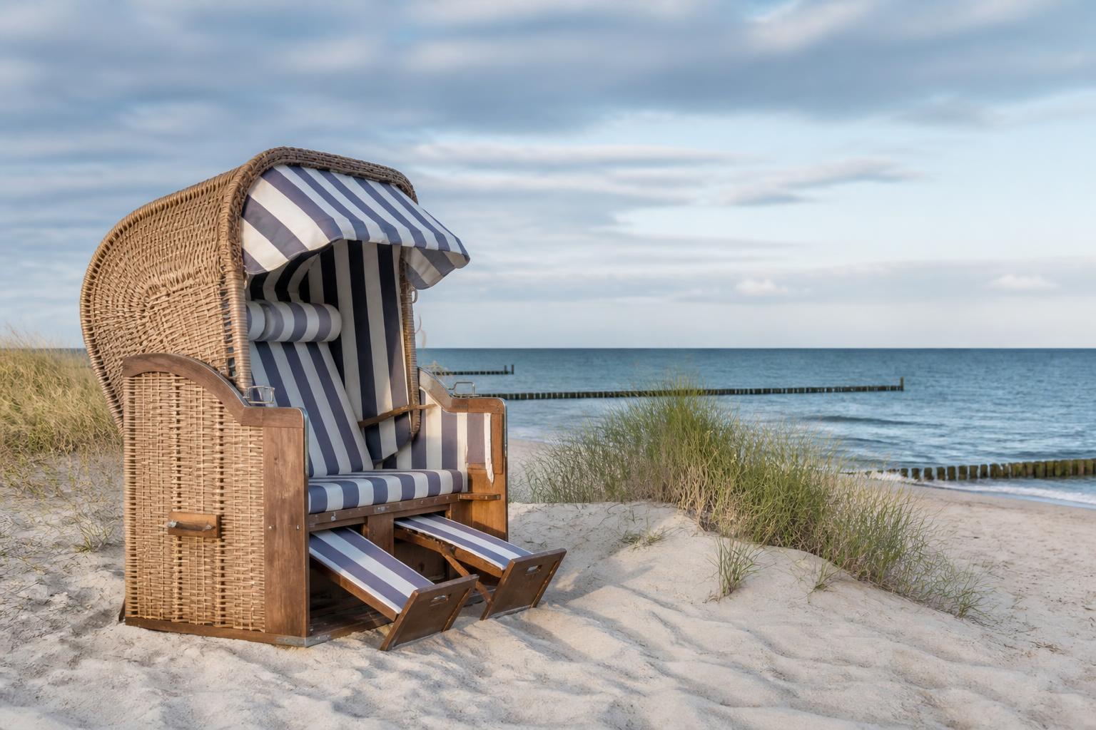 Strandkorb Ostsee: Warum die runde Haube mehr kann als gut aussehen